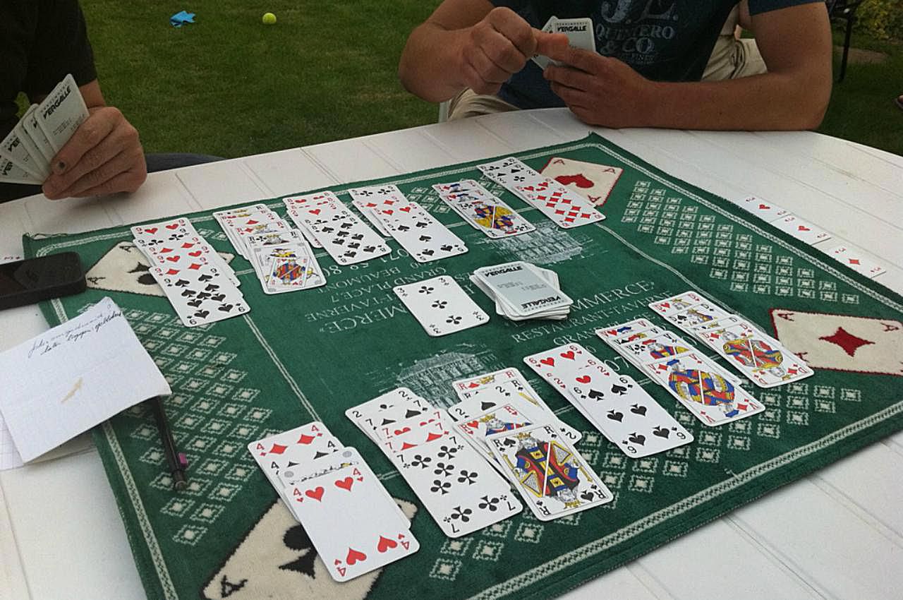 rules for canasta for 2 players